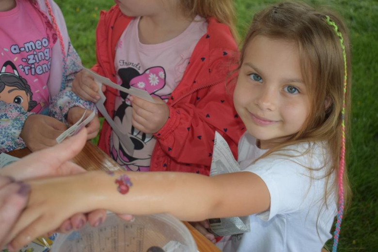 Dzień Dziecka na boisku sportowym w Kostomłotach