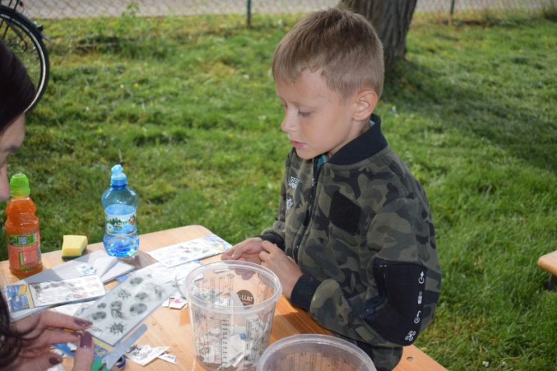 Dzień Dziecka na boisku sportowym w Kostomłotach