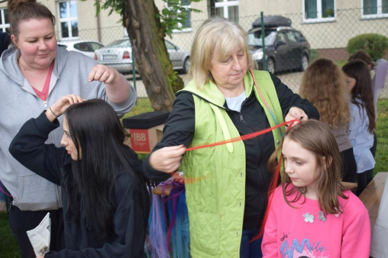 Dzień Dziecka na boisku sportowym w Kostomłotach