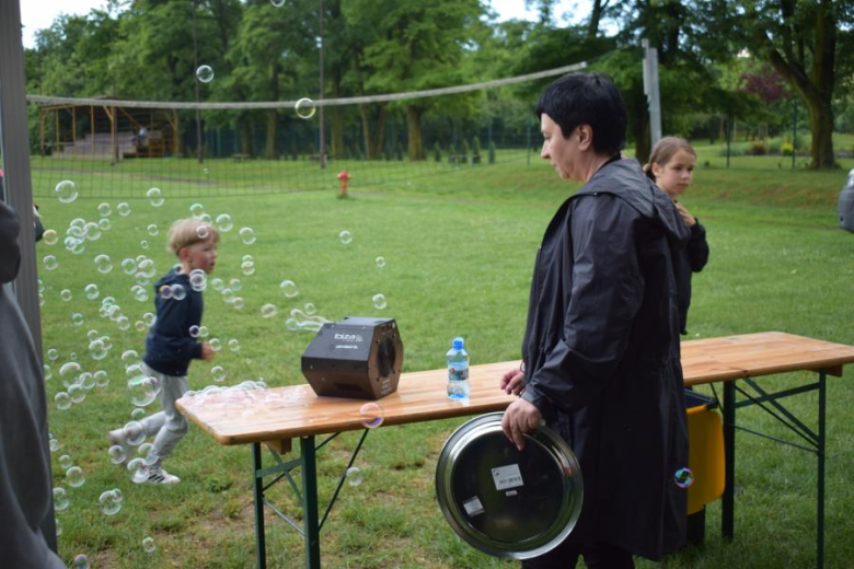 Dzień Dziecka na boisku sportowym w Kostomłotach