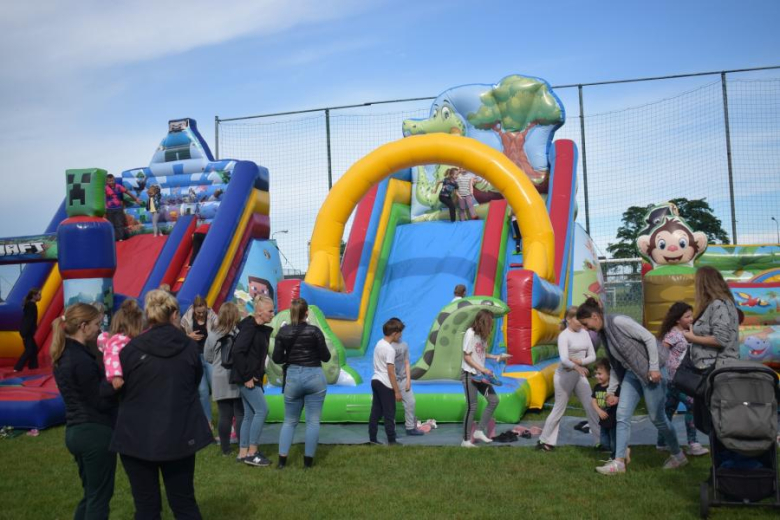 Dzień Dziecka na boisku sportowym w Kostomłotach