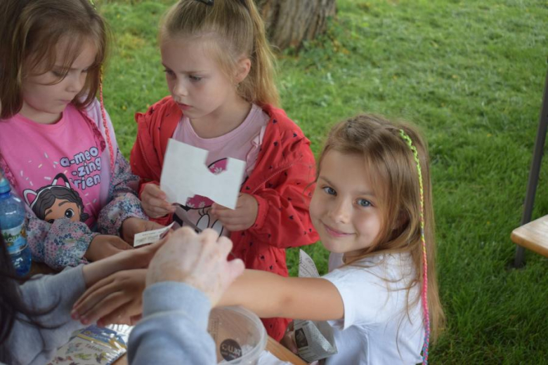 Dzień Dziecka na boisku sportowym w Kostomłotach