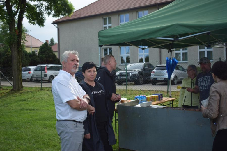 Dzień Dziecka na boisku sportowym w Kostomłotach