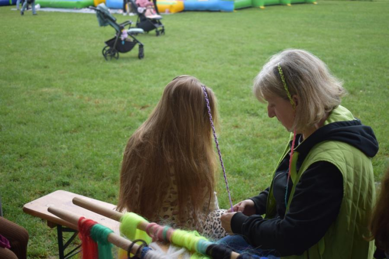Dzień Dziecka na boisku sportowym w Kostomłotach