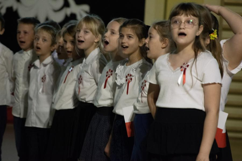 Wystepy artystyczne uczniów ze Szkoły Podstawowej w Miękini