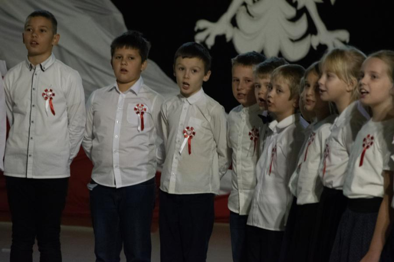 Wystepy artystyczne uczniów ze Szkoły Podstawowej w Miękini