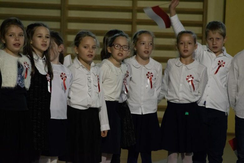 Wystepy artystyczne uczniów ze Szkoły Podstawowej w Miękini