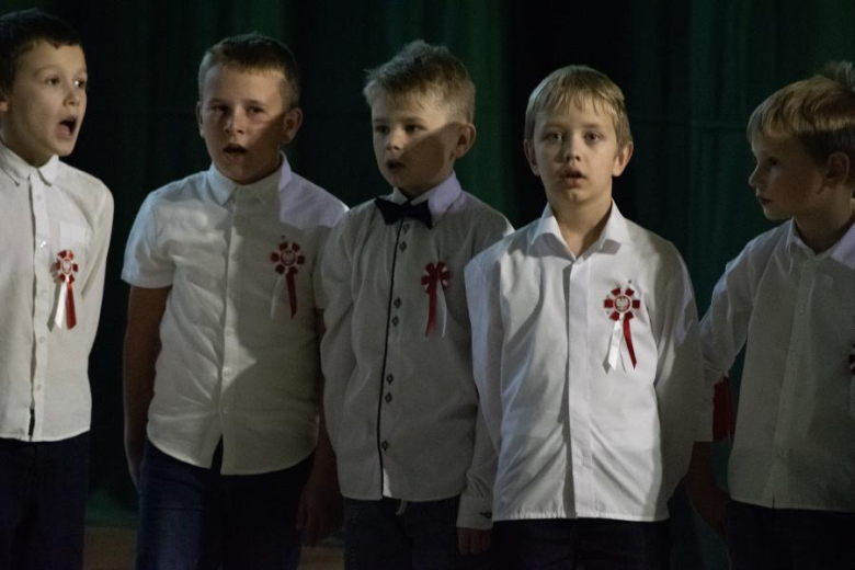 Wystepy artystyczne uczniów ze Szkoły Podstawowej w Miękini