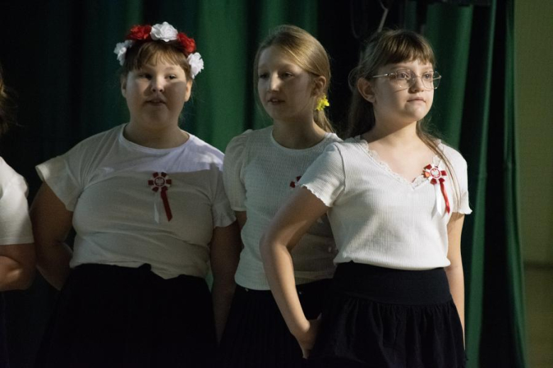 Wystepy artystyczne uczniów ze Szkoły Podstawowej w Miękini