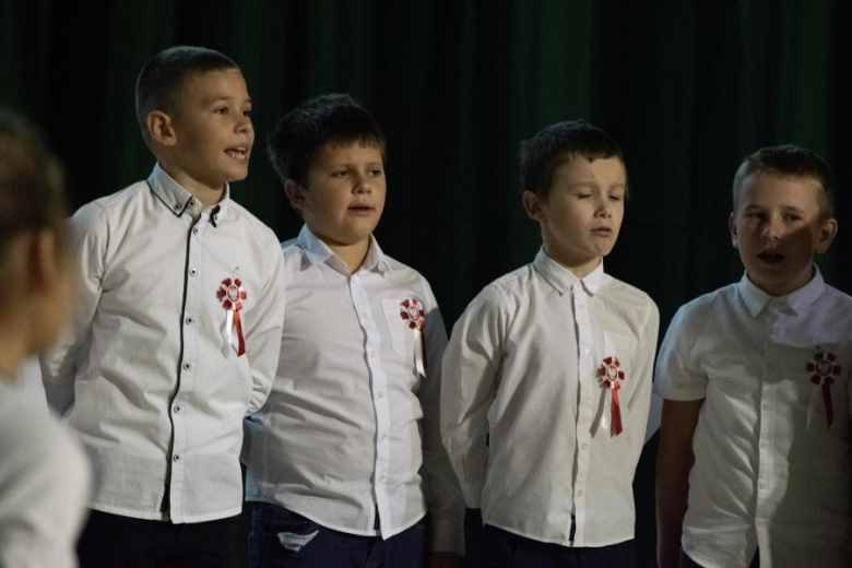 Wystepy artystyczne uczniów ze Szkoły Podstawowej w Miękini