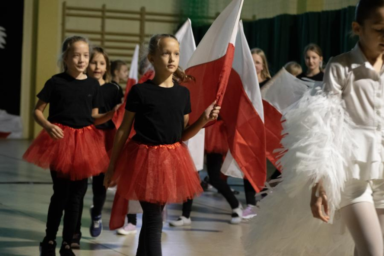 Wystepy artystyczne uczniów ze Szkoły Podstawowej w Miękini