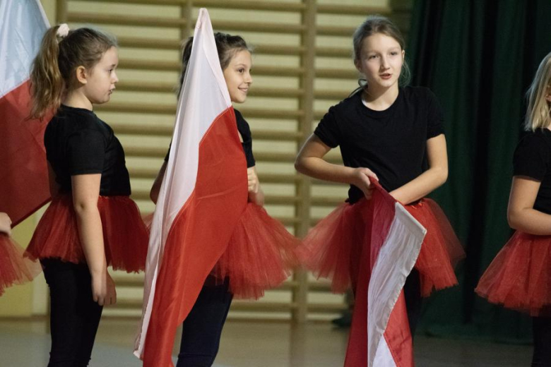 Wystepy artystyczne uczniów ze Szkoły Podstawowej w Miękini