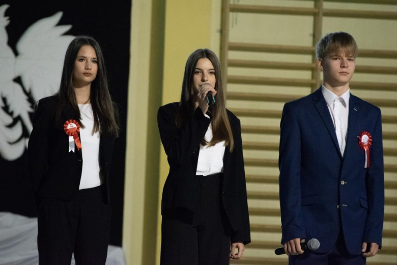 Wystepy artystyczne uczniów ze Szkoły Podstawowej w Miękini