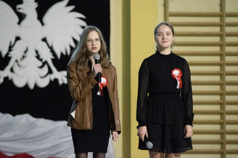 Wystepy artystyczne uczniów ze Szkoły Podstawowej w Miękini