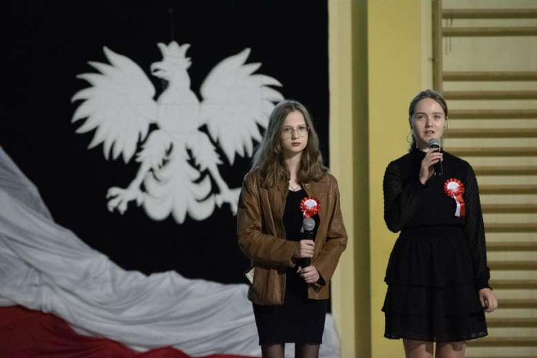 Wystepy artystyczne uczniów ze Szkoły Podstawowej w Miękini