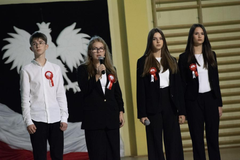 Wystepy artystyczne uczniów ze Szkoły Podstawowej w Miękini