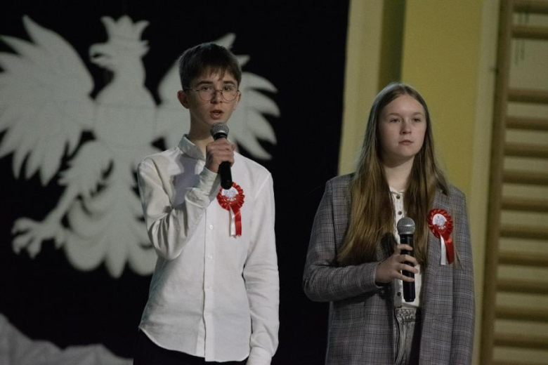 Wystepy artystyczne uczniów ze Szkoły Podstawowej w Miękini