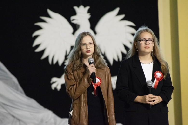 Wystepy artystyczne uczniów ze Szkoły Podstawowej w Miękini