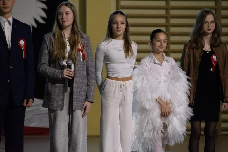 Wystepy artystyczne uczniów ze Szkoły Podstawowej w Miękini