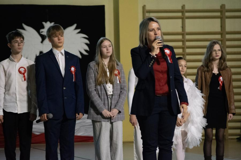 Wystepy artystyczne uczniów ze Szkoły Podstawowej w Miękini