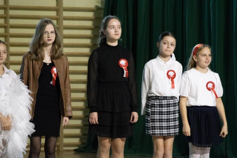 Wystepy artystyczne uczniów ze Szkoły Podstawowej w Miękini