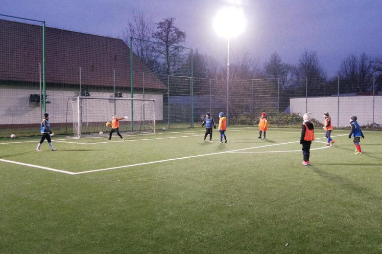 Turniej Mikołajkowy na średzkim orliku