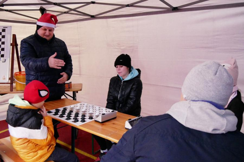 Turniej Mikołajkowy na średzkim orliku