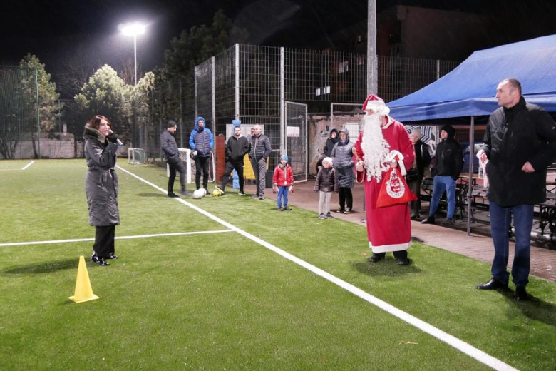 Turniej Mikołajkowy na średzkim orliku