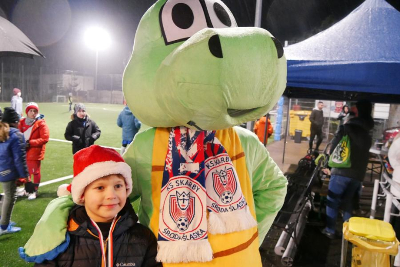 Turniej Mikołajkowy na średzkim orliku