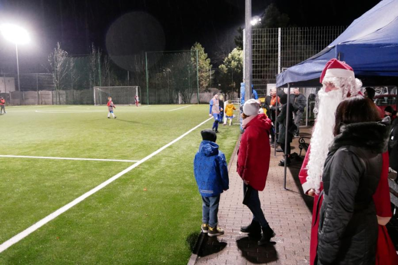 Turniej Mikołajkowy na średzkim orliku