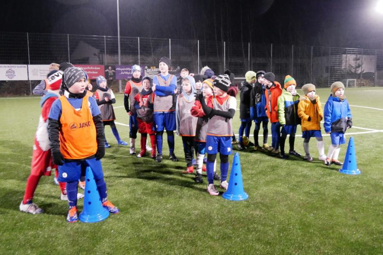 Turniej Mikołajkowy na średzkim orliku