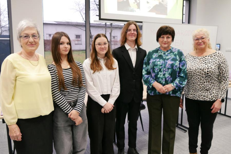 Seniorzy podziękowali młodzieży za wsparcie różnych inicjatyw