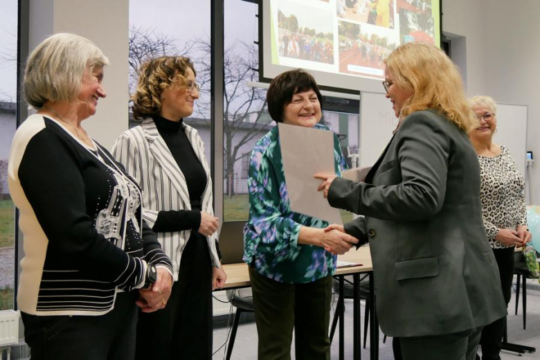 Seniorzy podziękowali młodzieży za wsparcie różnych inicjatyw