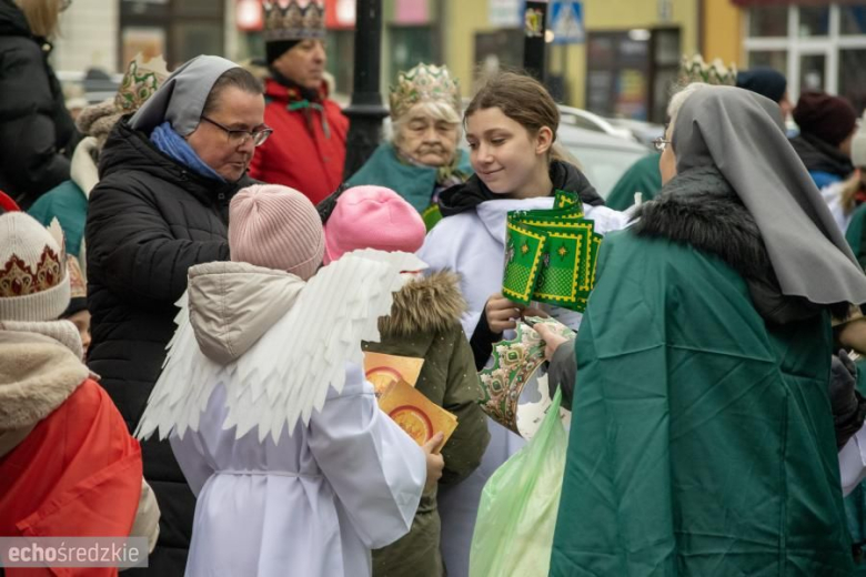 Barwny Orszak Trzech Króli przeszedł średzkimi ulicami