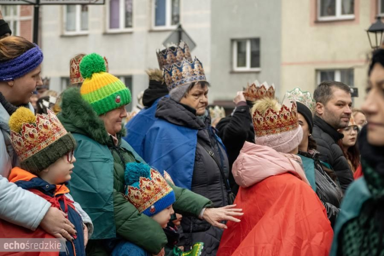 Barwny Orszak Trzech Króli przeszedł średzkimi ulicami