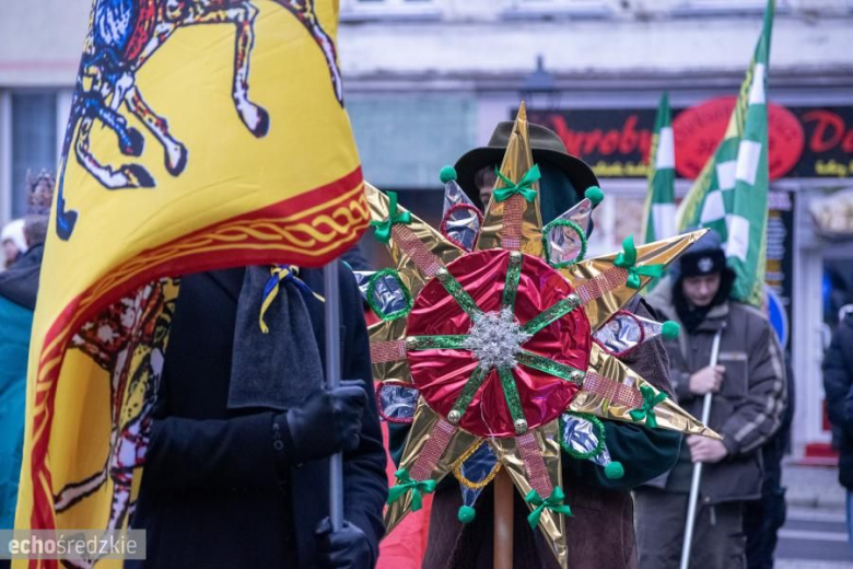Barwny Orszak Trzech Króli przeszedł średzkimi ulicami