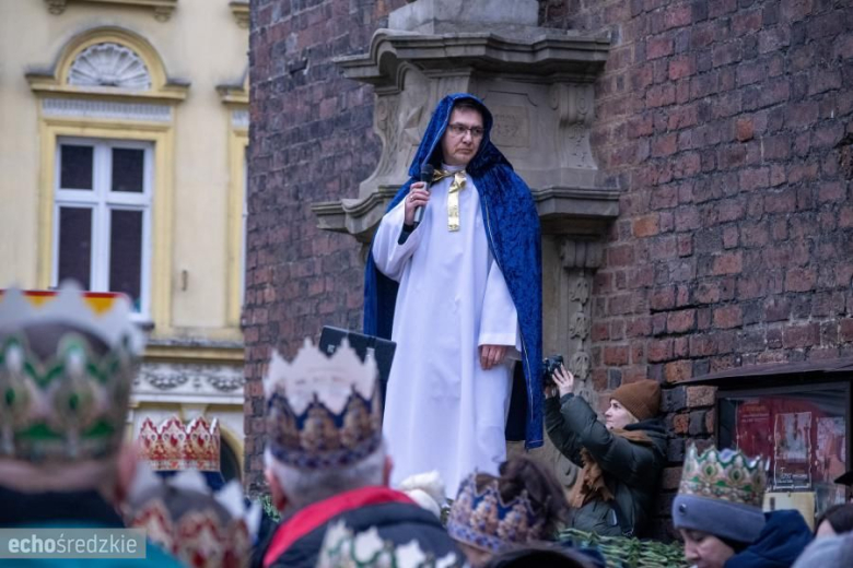 Barwny Orszak Trzech Króli przeszedł średzkimi ulicami