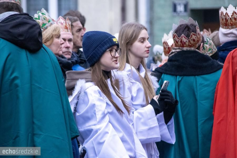 Barwny Orszak Trzech Króli przeszedł średzkimi ulicami