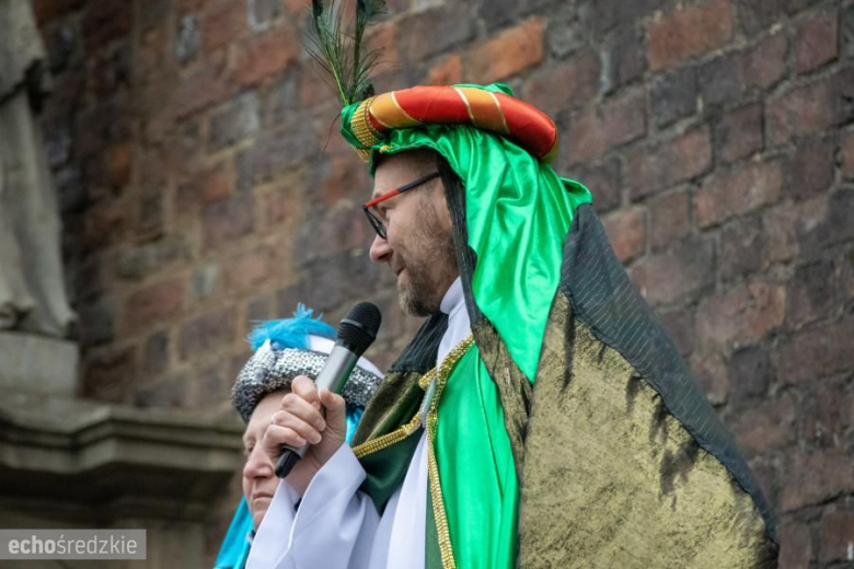 Barwny Orszak Trzech Króli przeszedł średzkimi ulicami