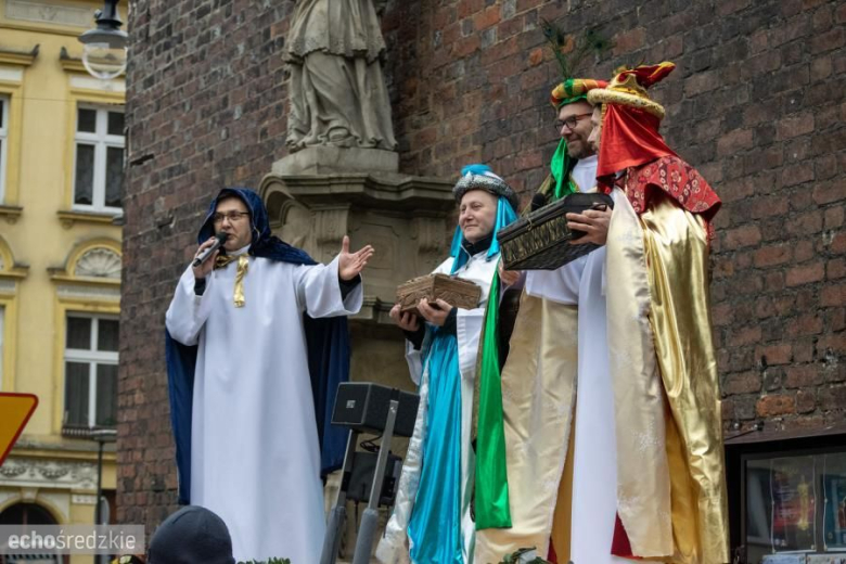 Barwny Orszak Trzech Króli przeszedł średzkimi ulicami