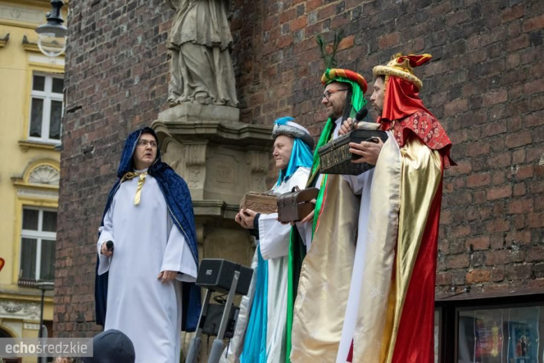 Barwny Orszak Trzech Króli przeszedł średzkimi ulicami