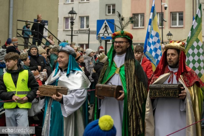 Barwny Orszak Trzech Króli przeszedł średzkimi ulicami