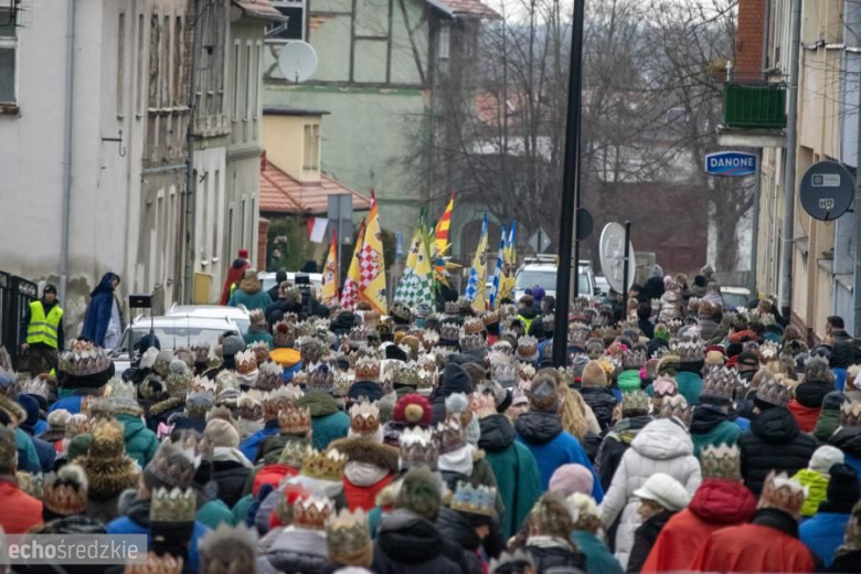 Barwny Orszak Trzech Króli przeszedł średzkimi ulicami