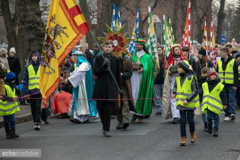 Barwny Orszak Trzech Króli przeszedł średzkimi ulicami