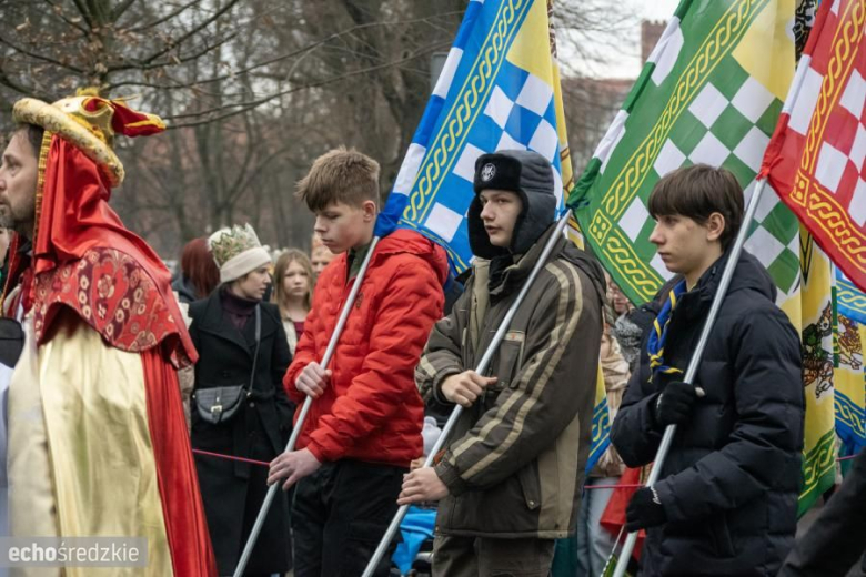 Barwny Orszak Trzech Króli przeszedł średzkimi ulicami