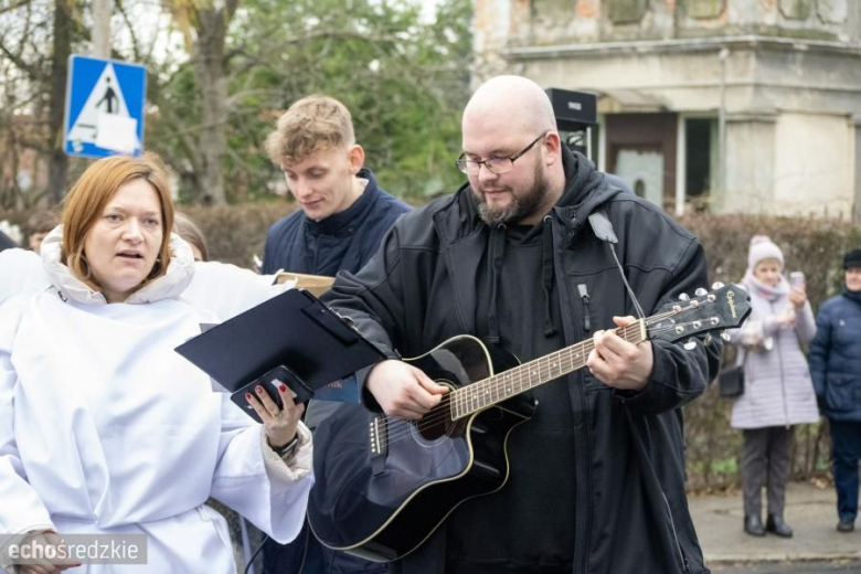 Barwny Orszak Trzech Króli przeszedł średzkimi ulicami