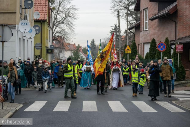Barwny Orszak Trzech Króli przeszedł średzkimi ulicami