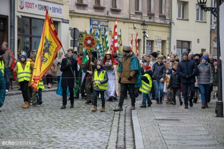 Barwny Orszak Trzech Króli przeszedł średzkimi ulicami