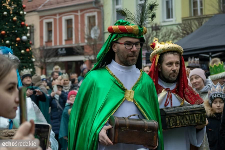 Barwny Orszak Trzech Króli przeszedł średzkimi ulicami