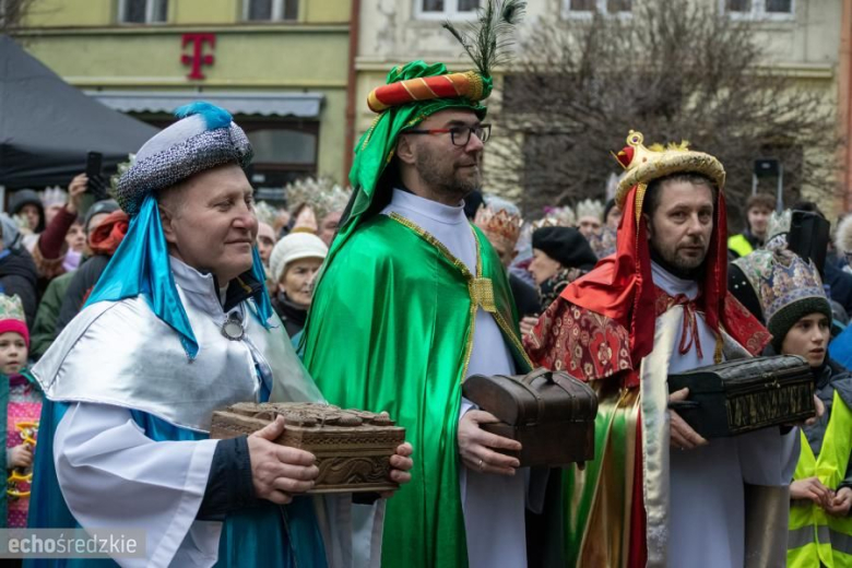 Barwny Orszak Trzech Króli przeszedł średzkimi ulicami